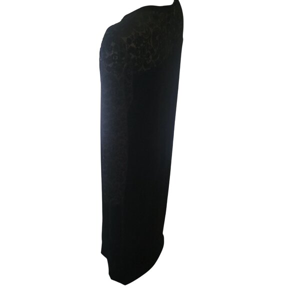 Elegant Black‎ Velvet Evening Gown With Sheer Lace Sleeves & Floral Detail lace - Picture 6 of 10
